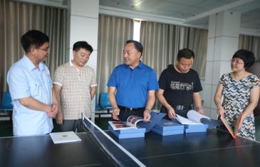 ��ί��Ǻ���ƽ���е�Ⱥ��������